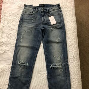 Distressed cropped jeans